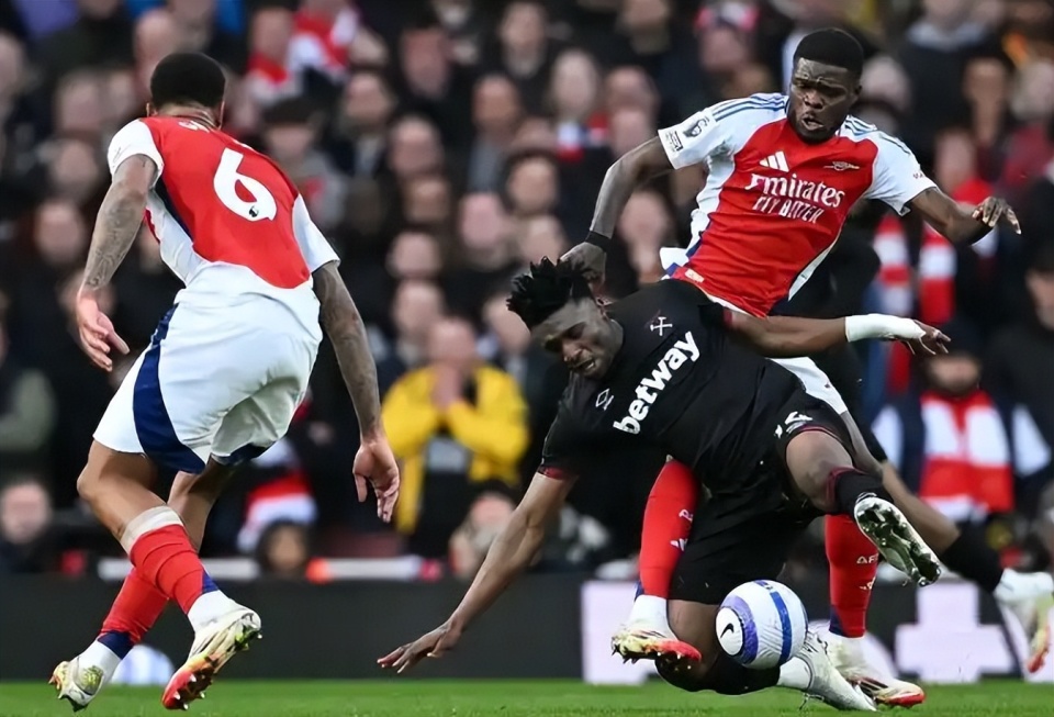 乐鱼体育官网-这也行?中超赛后刷纪录集结日西汉姆备战西甲,勒沃库森绝杀压哨备战全明星赛的简单介绍-乐鱼体育官网